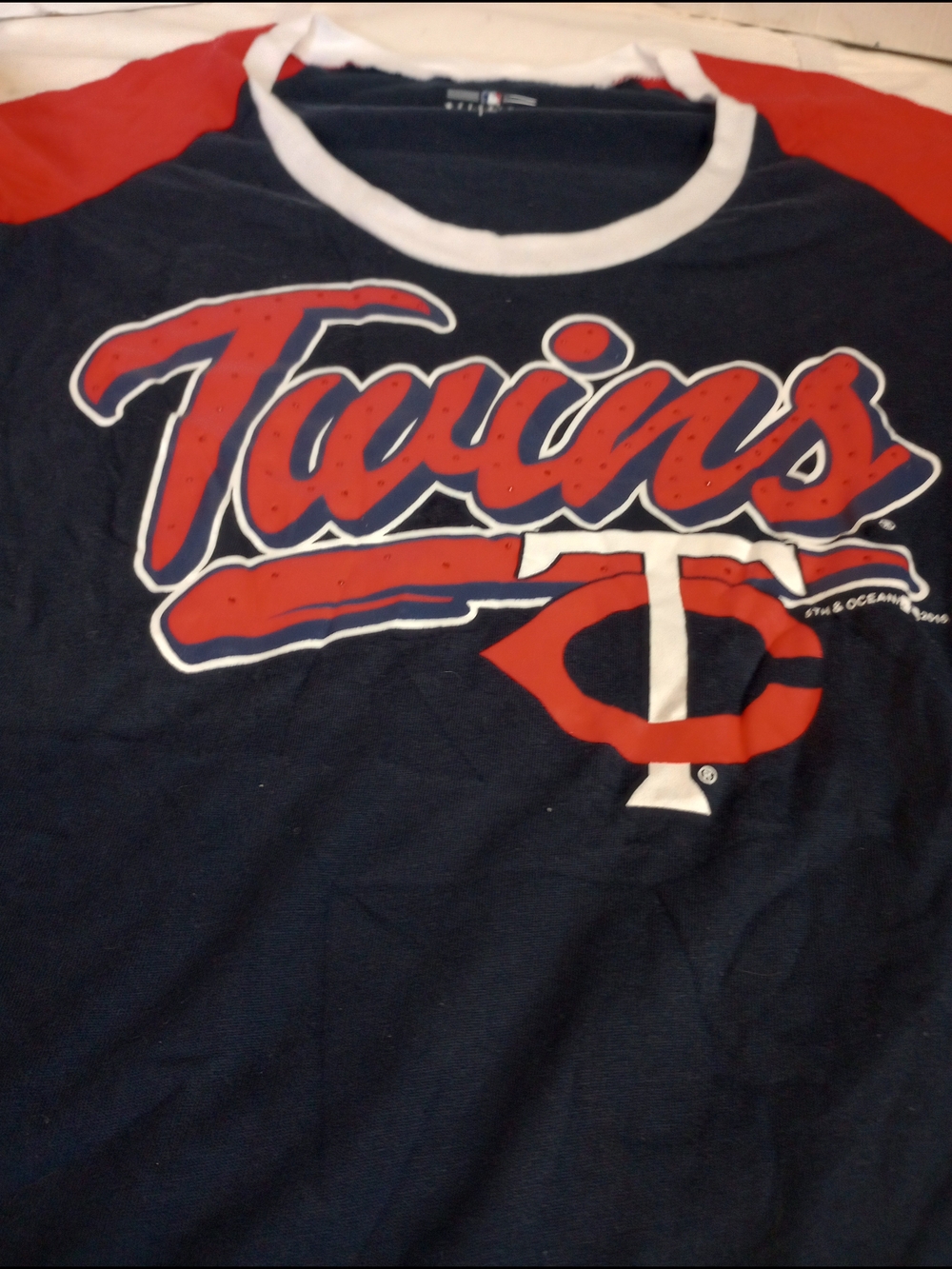 Minnesota Twins 5th & Ocean Navy, Red & White Raglan Graphic Tee Small